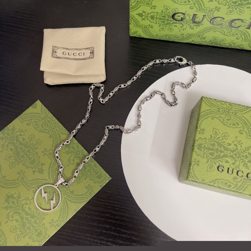 G*u*i necklaces